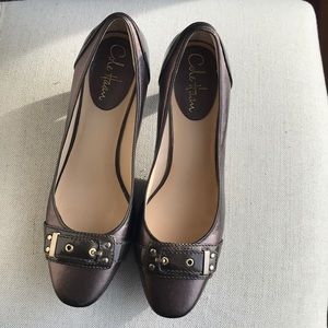 Cole Han copper gold leather Pumps buckle details